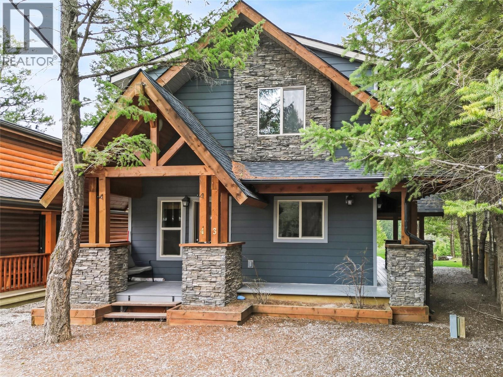 4868 Riverview Drive Unit# 43, Edgewater, British Columbia