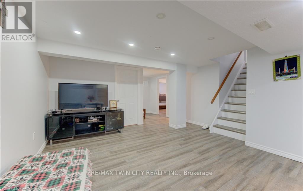 110 Hazelglen Drive, Kitchener, Ontario  N2M 2E5 - Photo 20 - X13052840