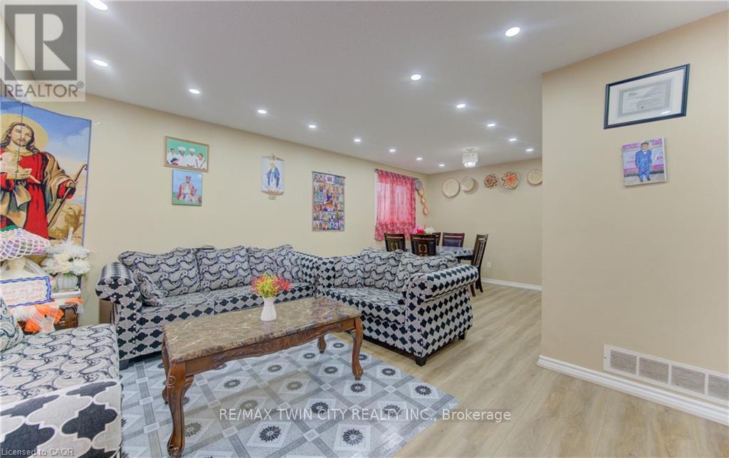 110 Hazelglen Drive, Kitchener, Ontario  N2M 2E5 - Photo 5 - X13052840