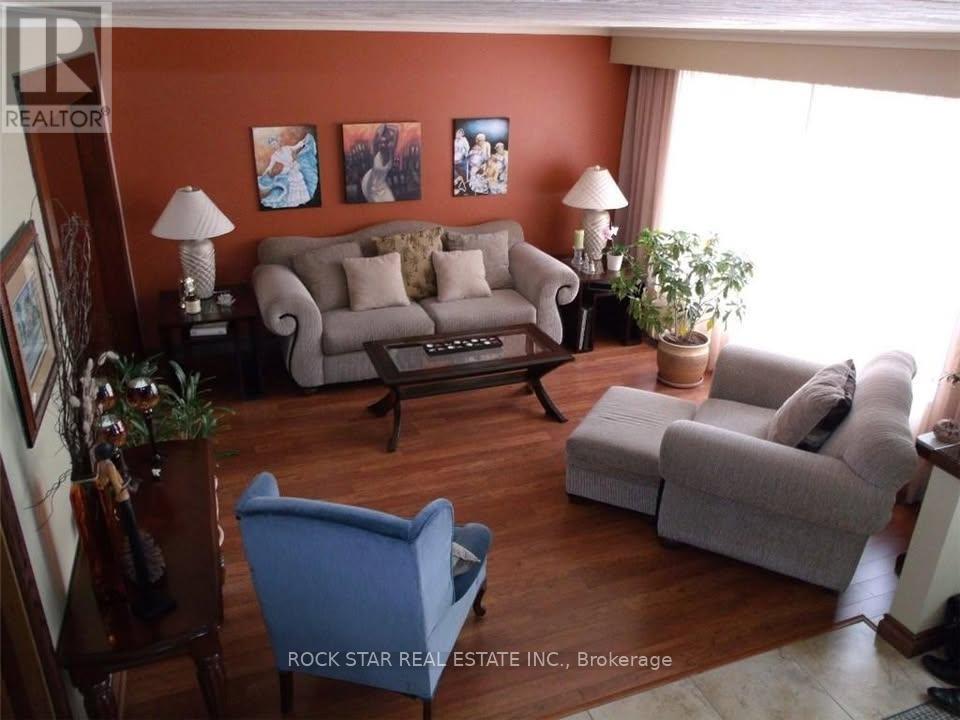 5905 Hillcrest Crescent, Niagara Falls, Ontario  L2J 2A8 - Photo 3 - X13052886