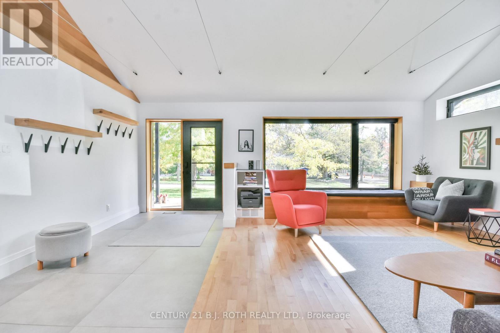 20 Weldon Street, Barrie, Ontario  L4M 4J4 - Photo 4 - S12867366