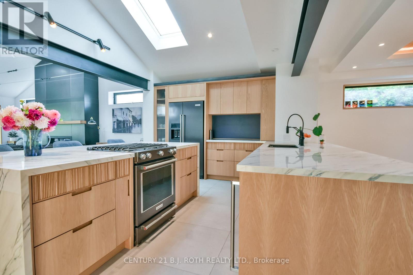 20 Weldon Street, Barrie, Ontario  L4M 4J4 - Photo 14 - S12867366