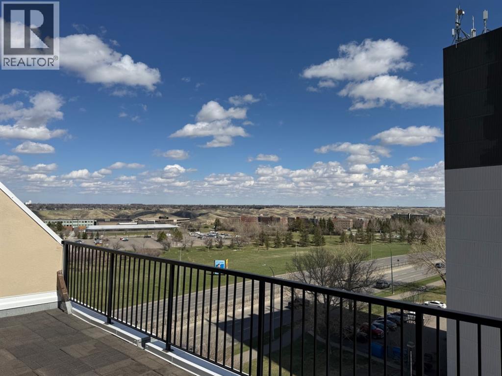 921, 21 Berkeley Place W, Lethbridge, Alberta  T1K 5N1 - Photo 1 - A2287216