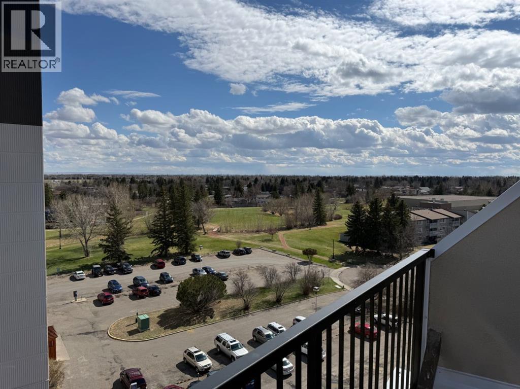 921, 21 Berkeley Place W, Lethbridge, Alberta  T1K 5N1 - Photo 2 - A2287216