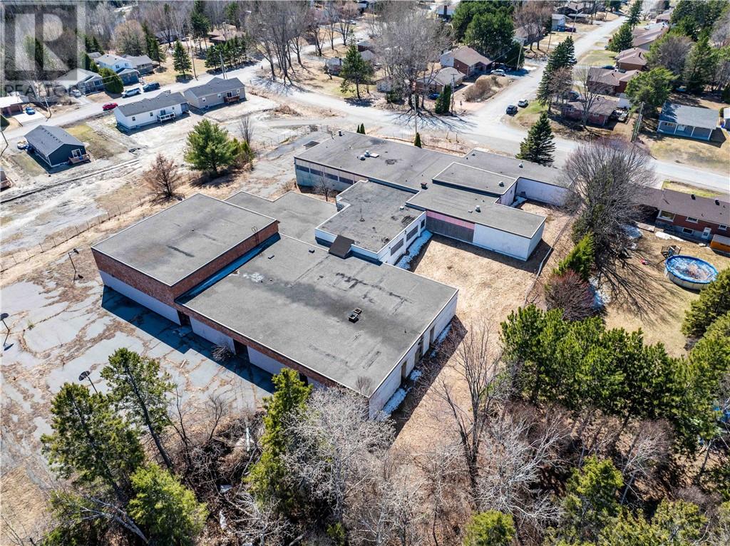 16 Jessie, Lively, Ontario  P3Y 1A2 - Photo 2 - 2127242