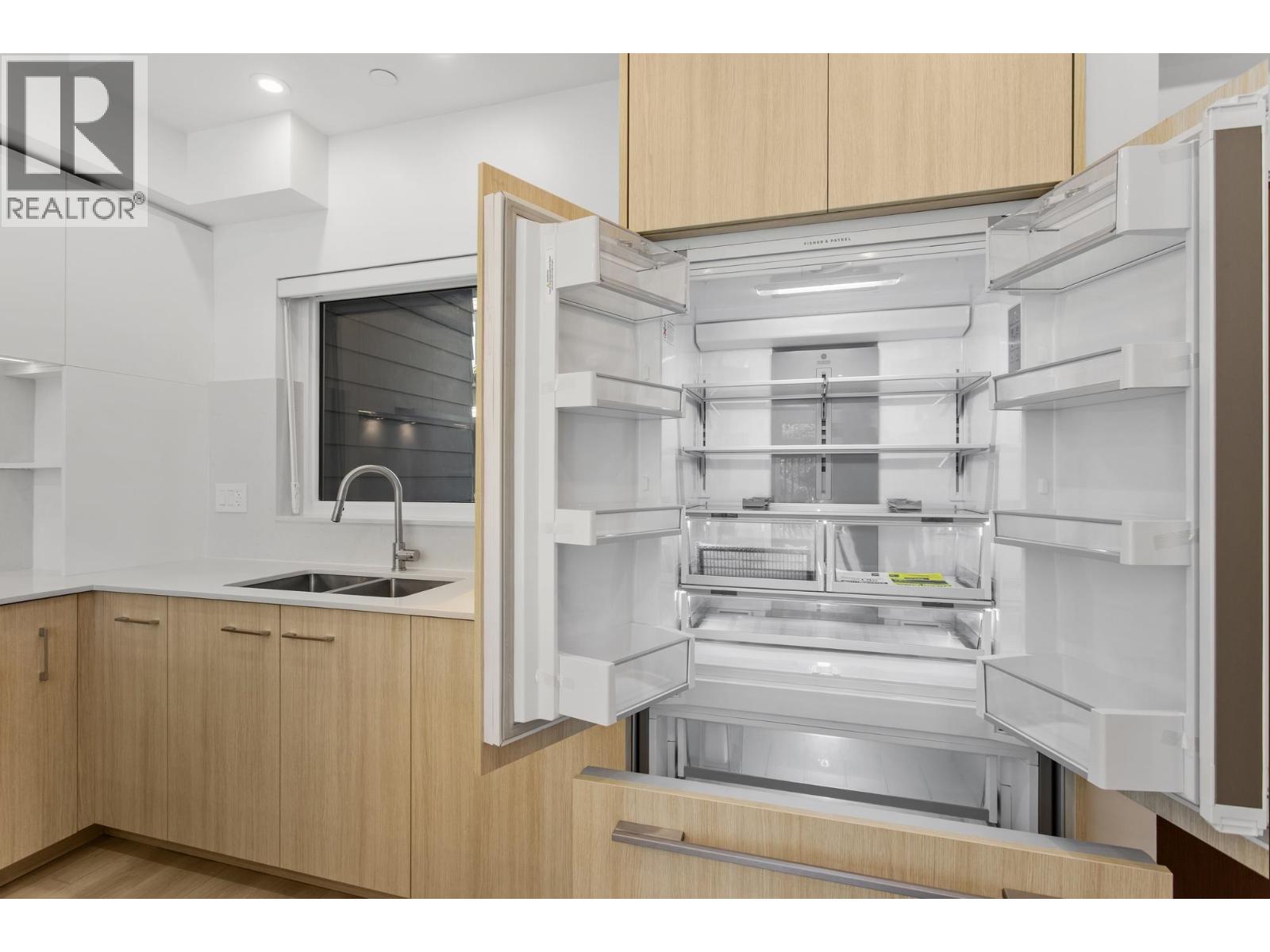 108 342 Mountain Highway, North Vancouver, British Columbia  V7J 2K8 - Photo 5 - R3116609