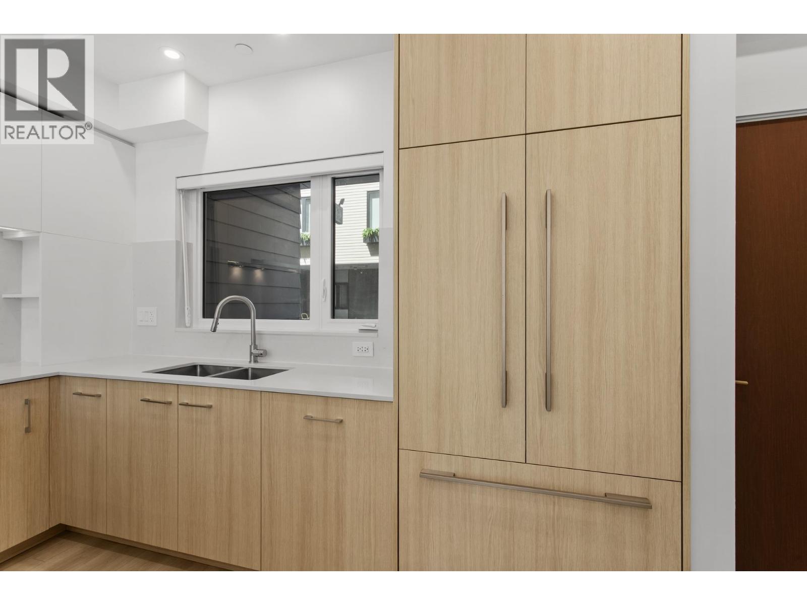 108 342 Mountain Highway, North Vancouver, British Columbia  V7J 2K8 - Photo 6 - R3116609