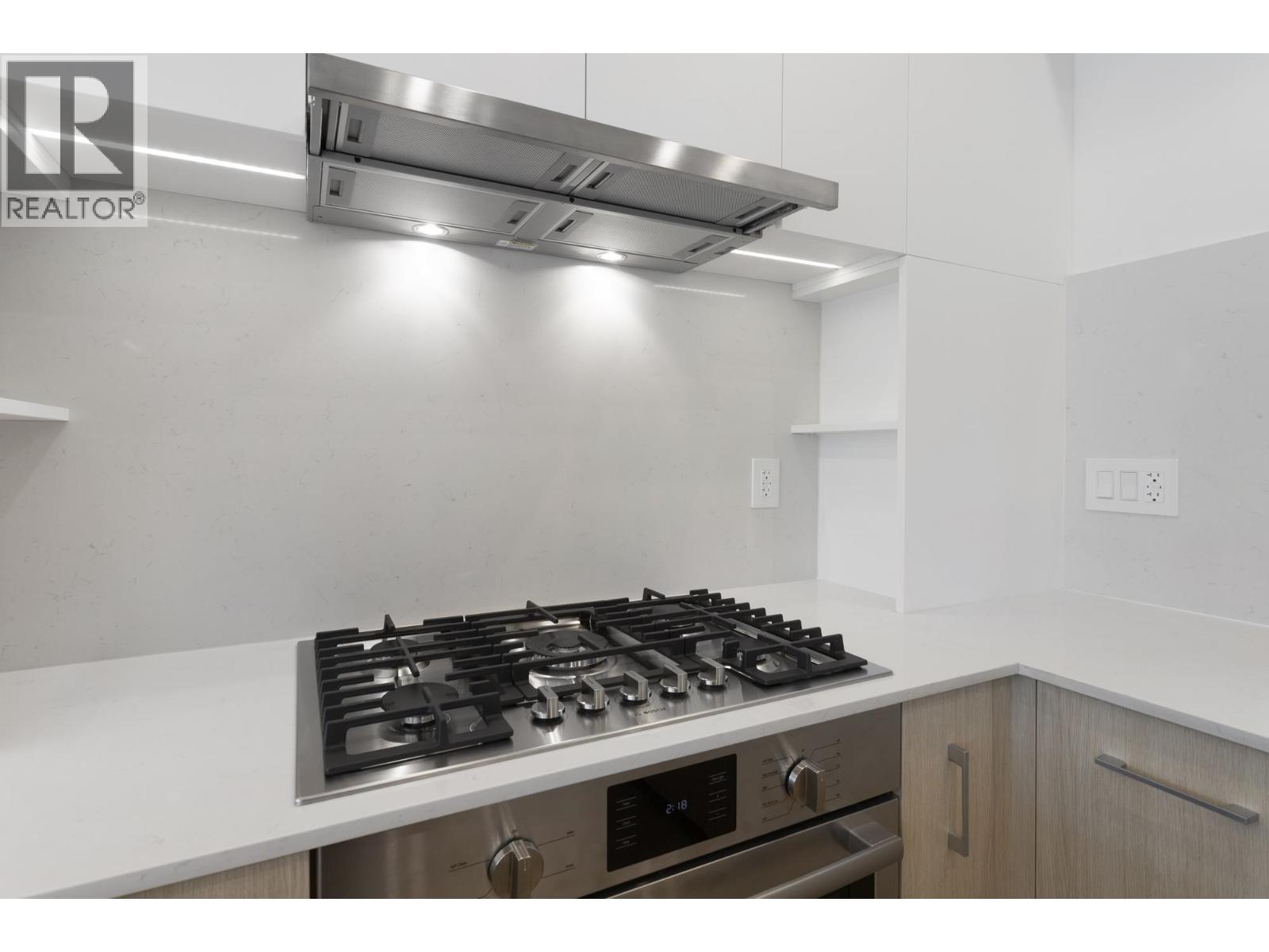 108 342 Mountain Highway, North Vancouver, British Columbia  V7J 2K8 - Photo 8 - R3116609