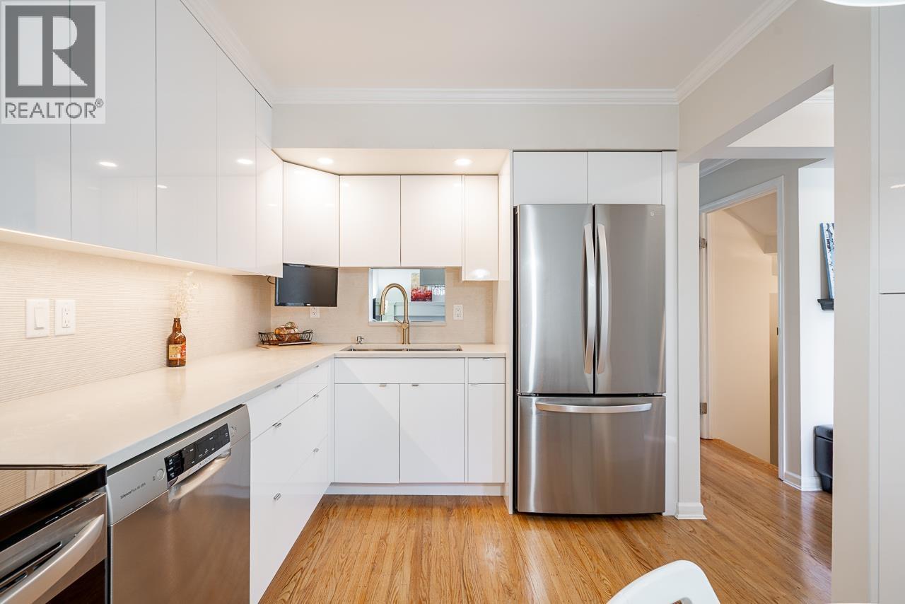 2 1960 Rufus Drive, North Vancouver, British Columbia  V7J 3L7 - Photo 4 - R3116611