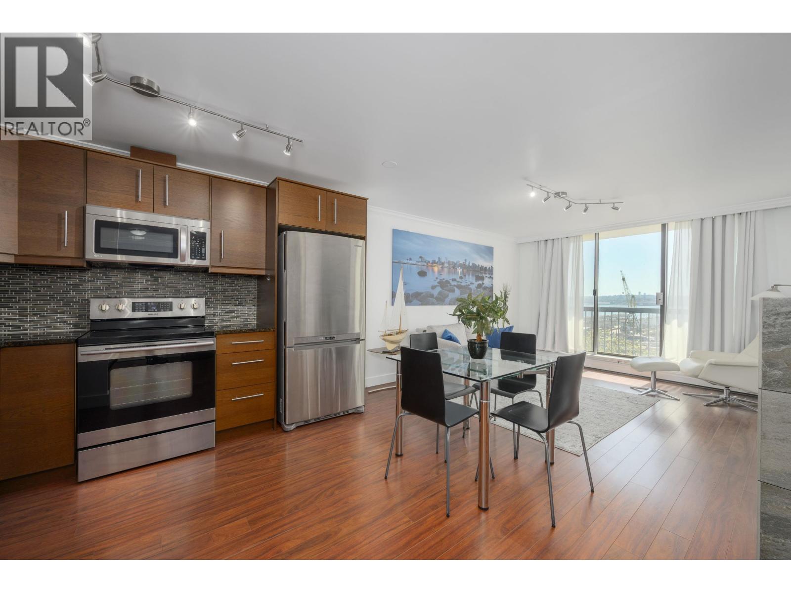 608 145 St. Georges Avenue, North Vancouver, British Columbia  V7L 3G8 - Photo 2 - R3116612