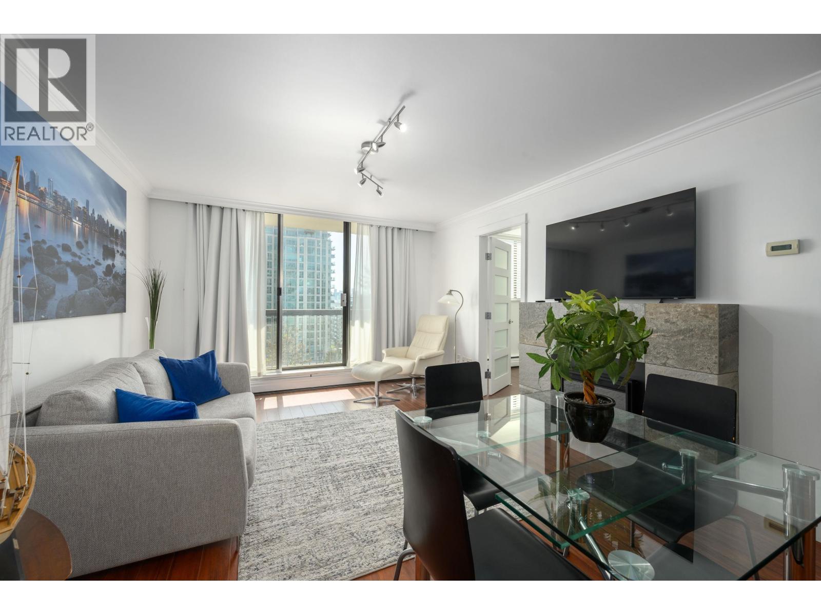 608 145 St. Georges Avenue, North Vancouver, British Columbia  V7L 3G8 - Photo 4 - R3116612