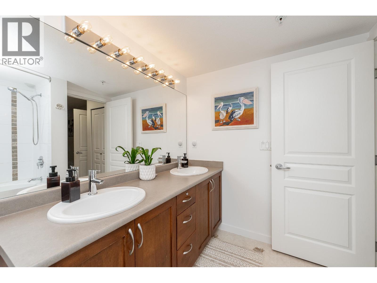 201 2951 Silver Springs Boulevard, Coquitlam, British Columbia  V3E 3S4 - Photo 17 - R3116616