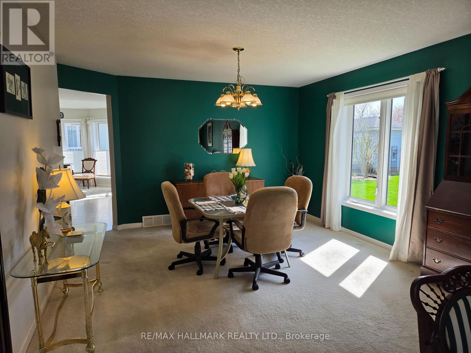 8 Greenfield Place, Wilmot, Ontario  N3A 2G6 - Photo 5 - X13012316