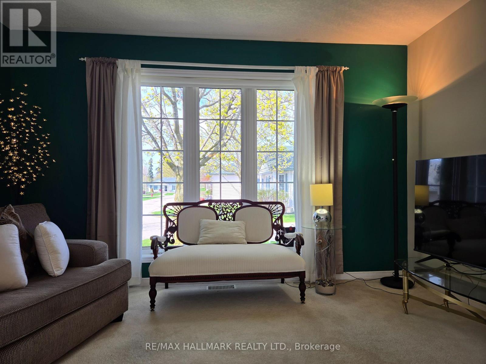 8 Greenfield Place, Wilmot, Ontario  N3A 2G6 - Photo 4 - X13012316