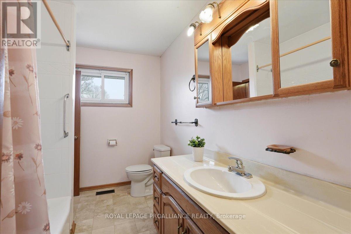 8 Fenwood Crescent, Prince Edward County, Ontario  K8N 4Z7 - Photo 20 - X13053096