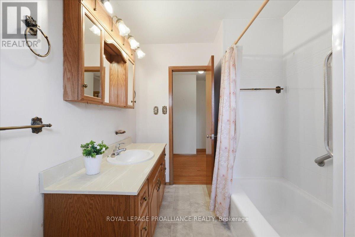 8 Fenwood Crescent, Prince Edward County, Ontario  K8N 4Z7 - Photo 21 - X13053096