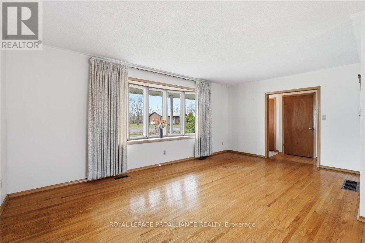 8 Fenwood Crescent, Prince Edward County, Ontario  K8N 4Z7 - Photo 8 - X13053096