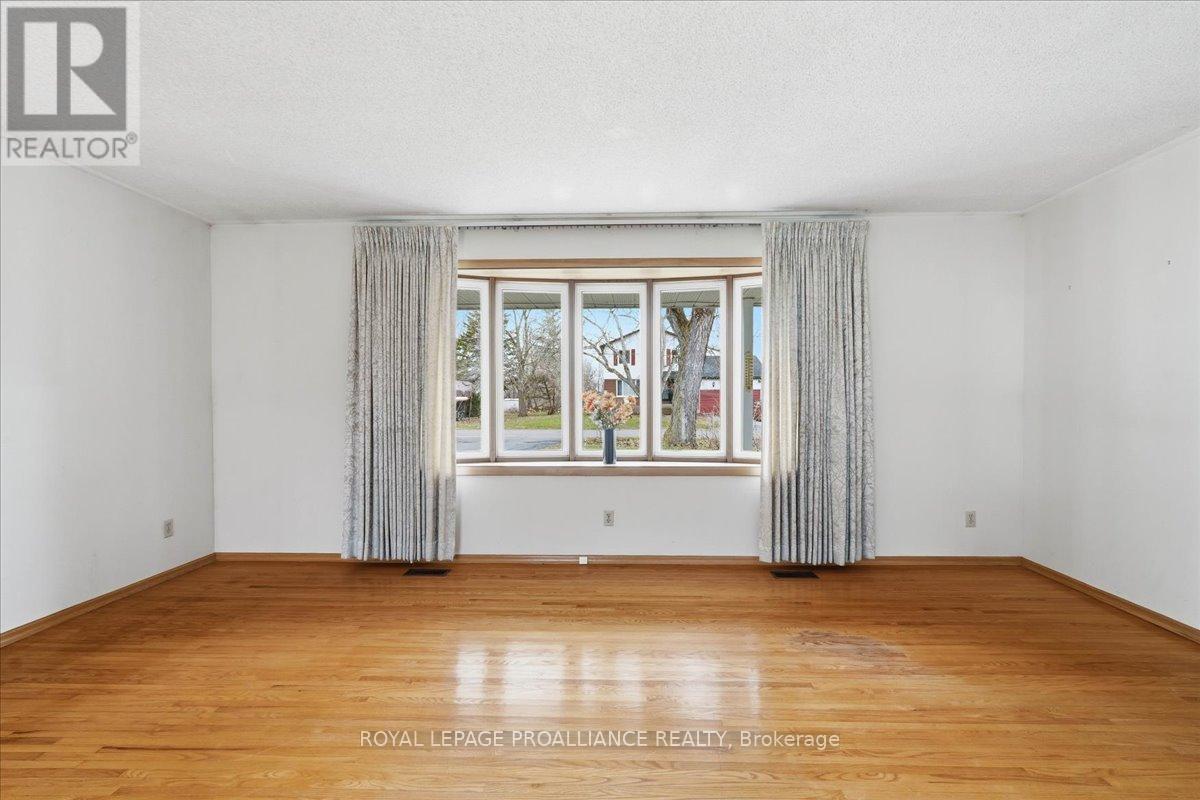 8 Fenwood Crescent, Prince Edward County, Ontario  K8N 4Z7 - Photo 9 - X13053096