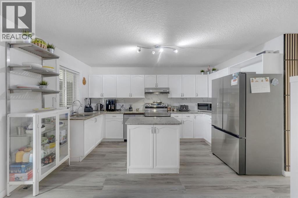 192 Martin Crossing Crescent Ne, Calgary, Alberta  T3J 3T1 - Photo 10 - A2305639