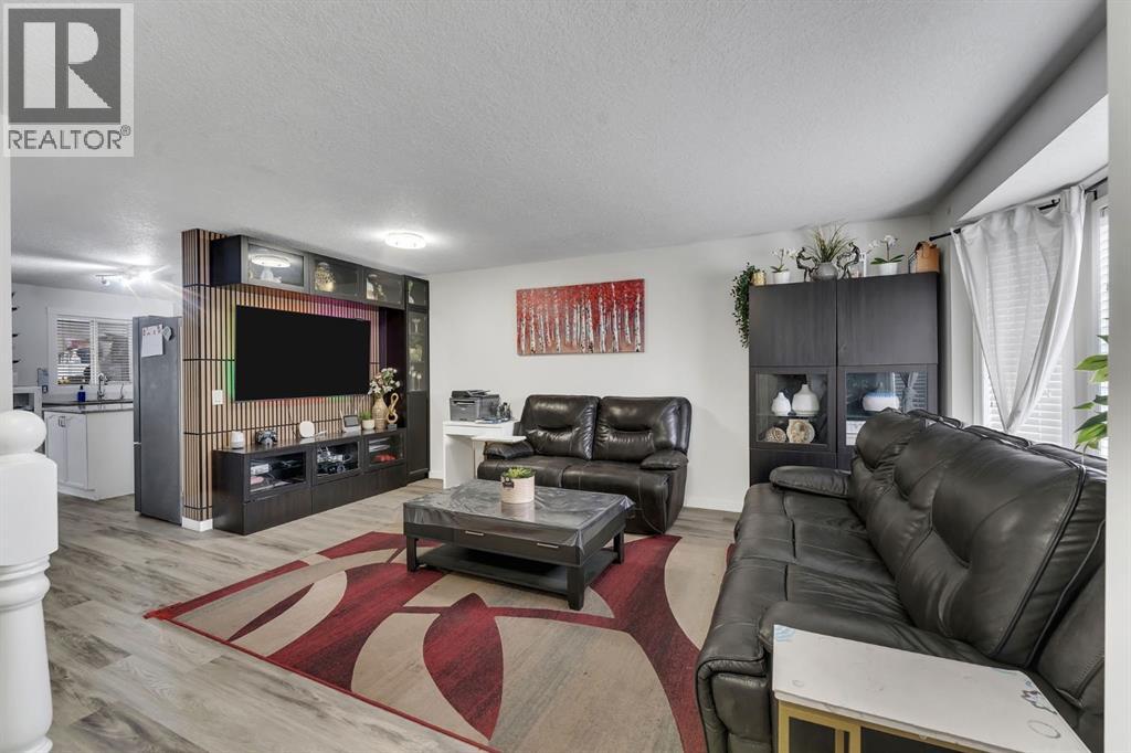 192 Martin Crossing Crescent Ne, Calgary, Alberta  T3J 3T1 - Photo 7 - A2305639
