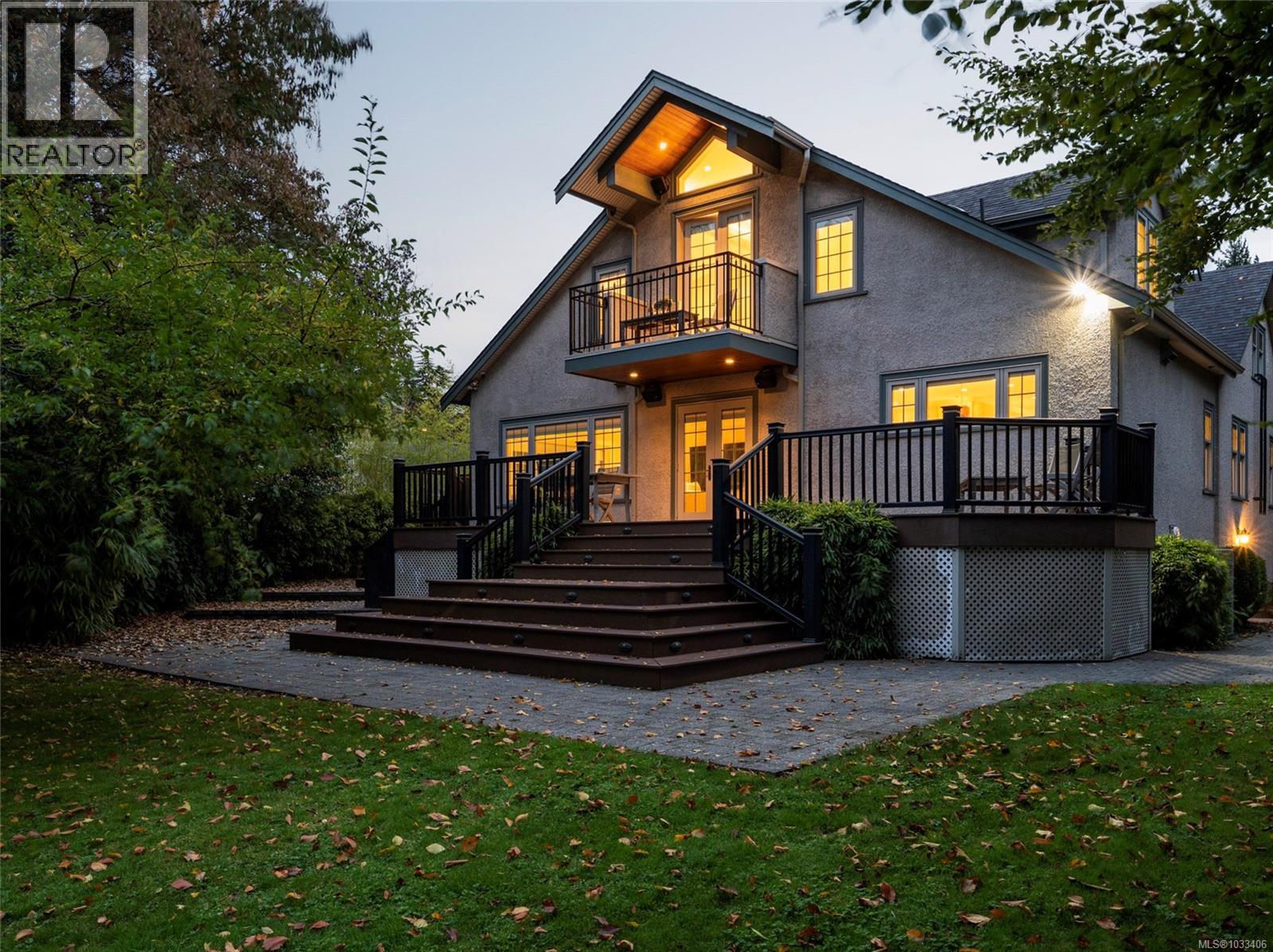 1690 Ash Rd, Saanich, British Columbia