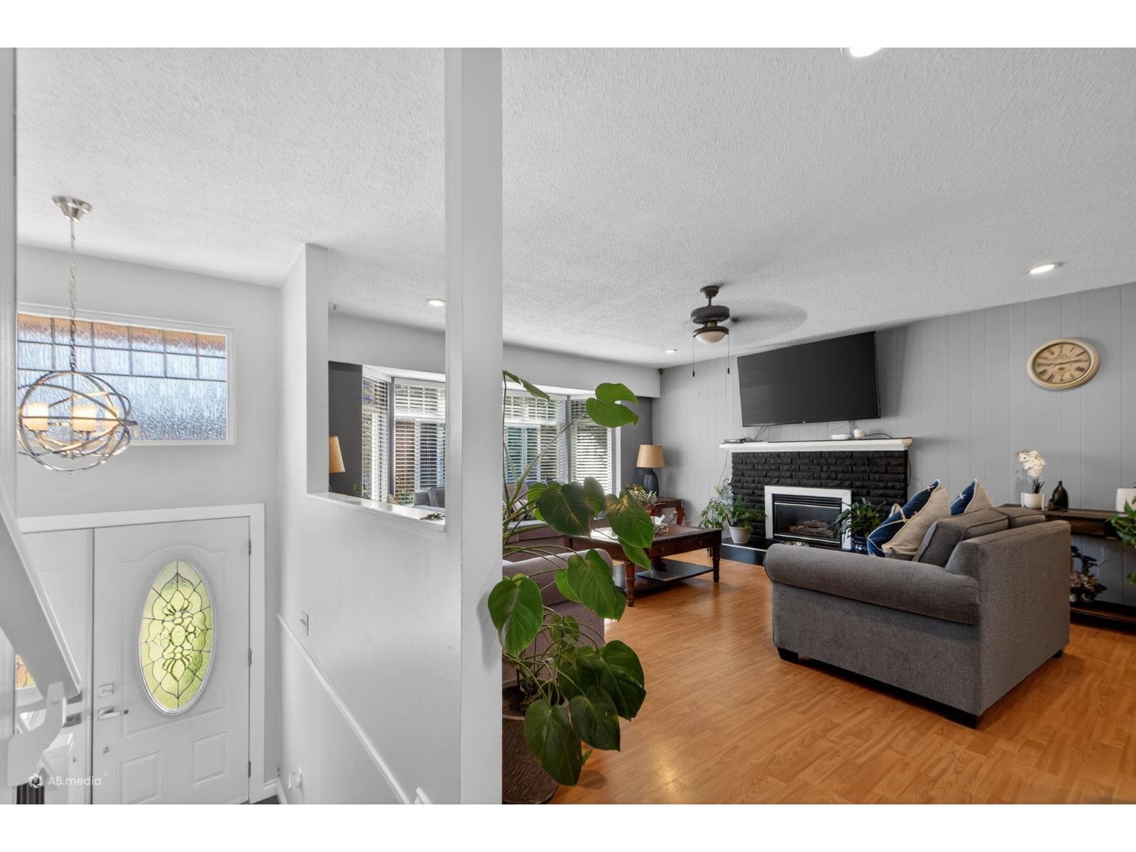 11627 72a Avenue, Delta, British Columbia  V4C 1B2 - Photo 5 - R3115215