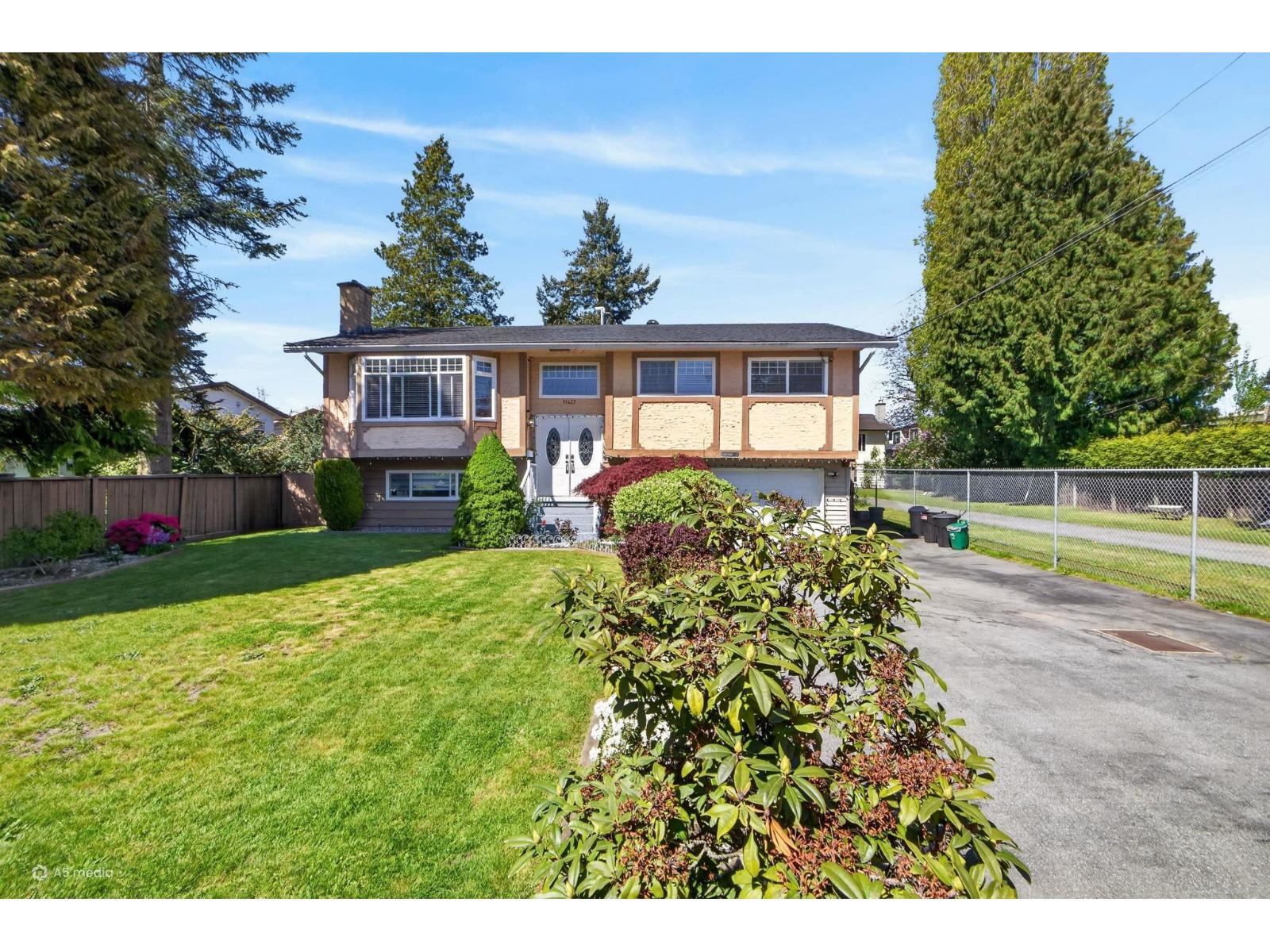 11627 72a Avenue, Delta, British Columbia  V4C 1B2 - Photo 2 - R3115215