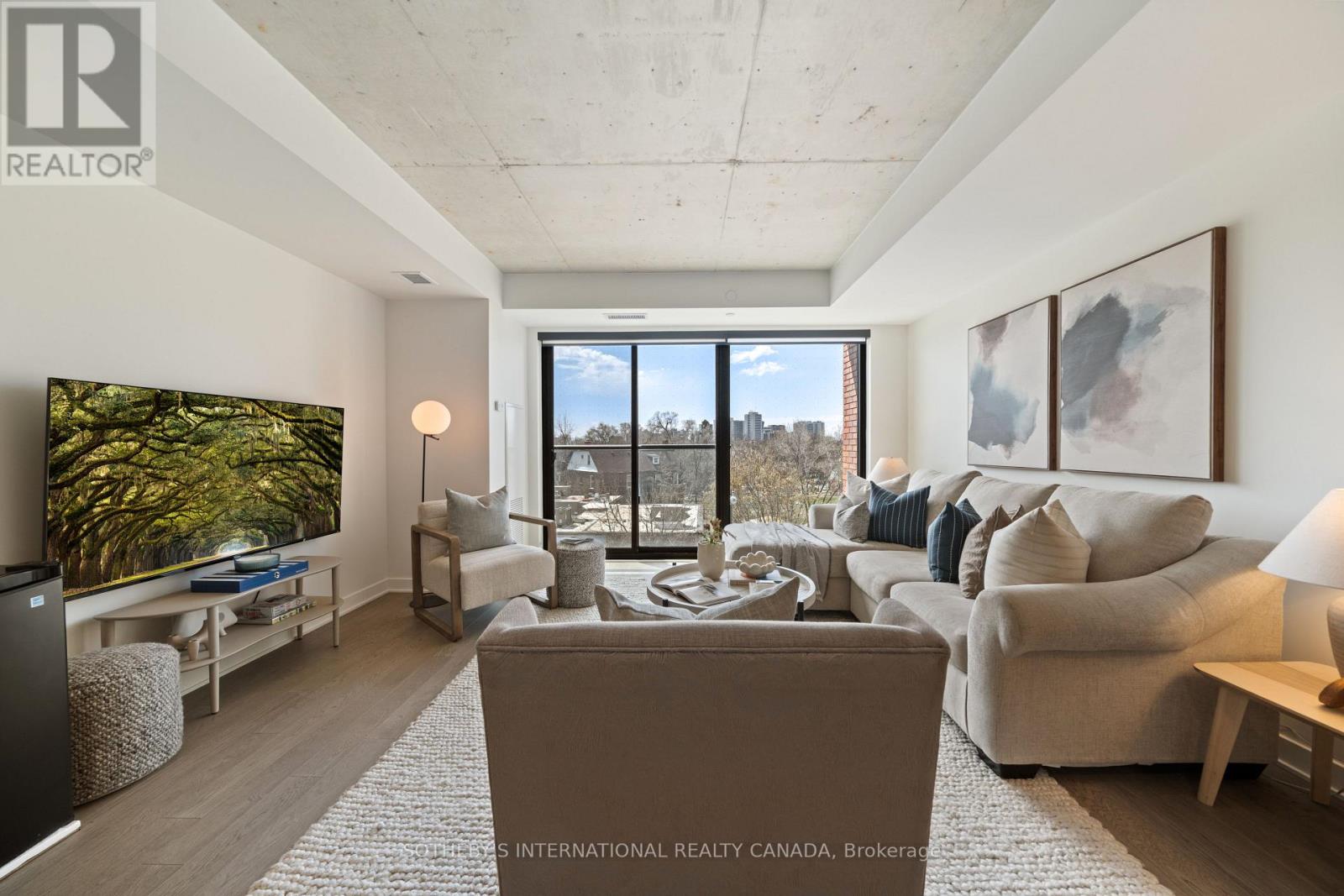 323 - 2720 DUNDAS STREET W, Toronto, Ontario