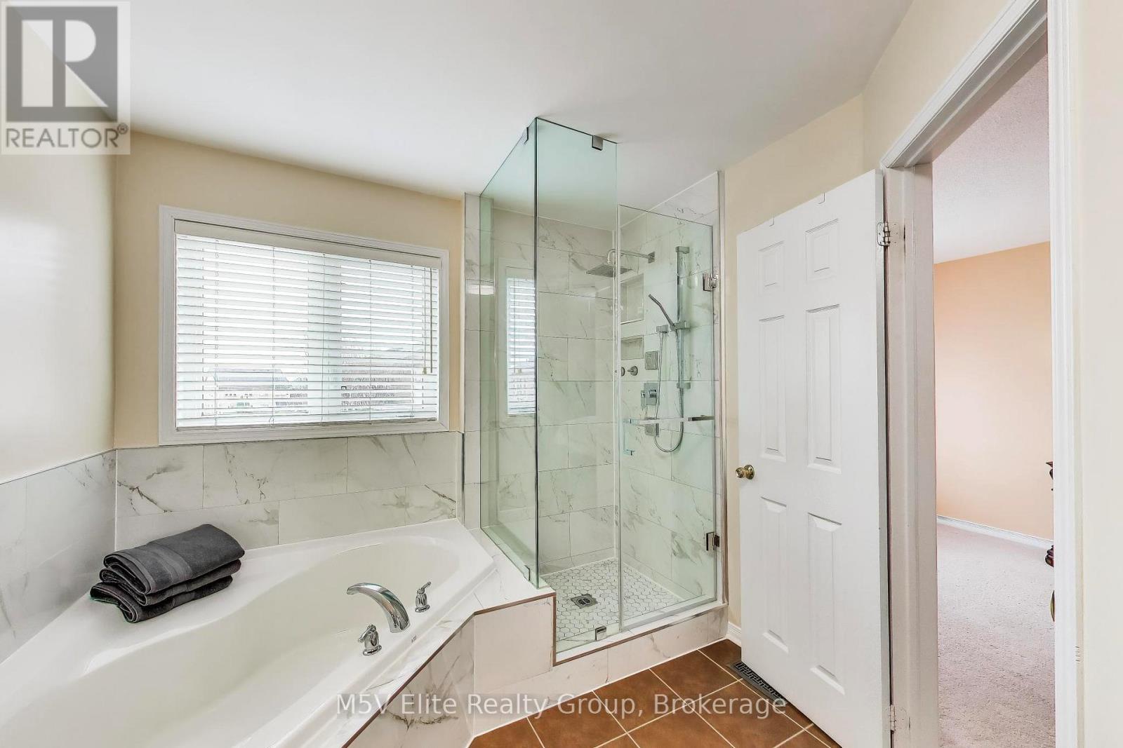 38 Kilrea Way, Brampton, Ontario  L6X 0R1 - Photo 9 - W13037508