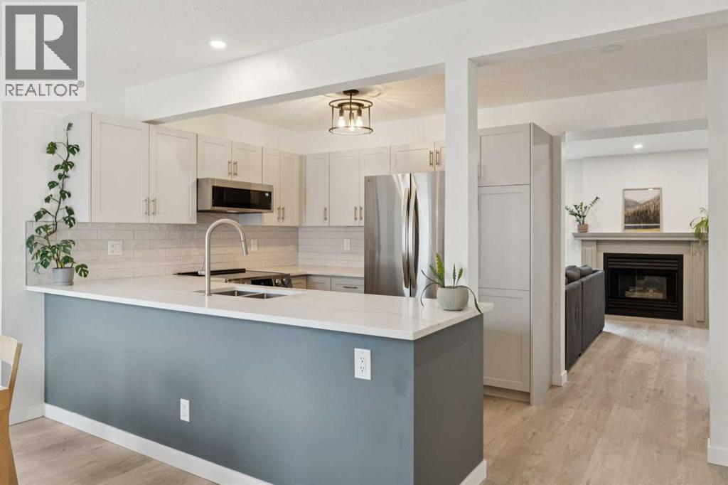 92 Scenic Gardens Nw, Calgary, Alberta  T3L 1Y6 - Photo 5 - A2305633