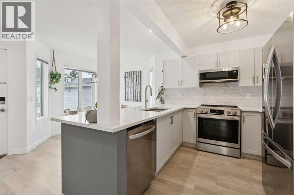 92 Scenic Gardens Nw, Calgary, Alberta  T3L 1Y6 - Photo 6 - A2305633