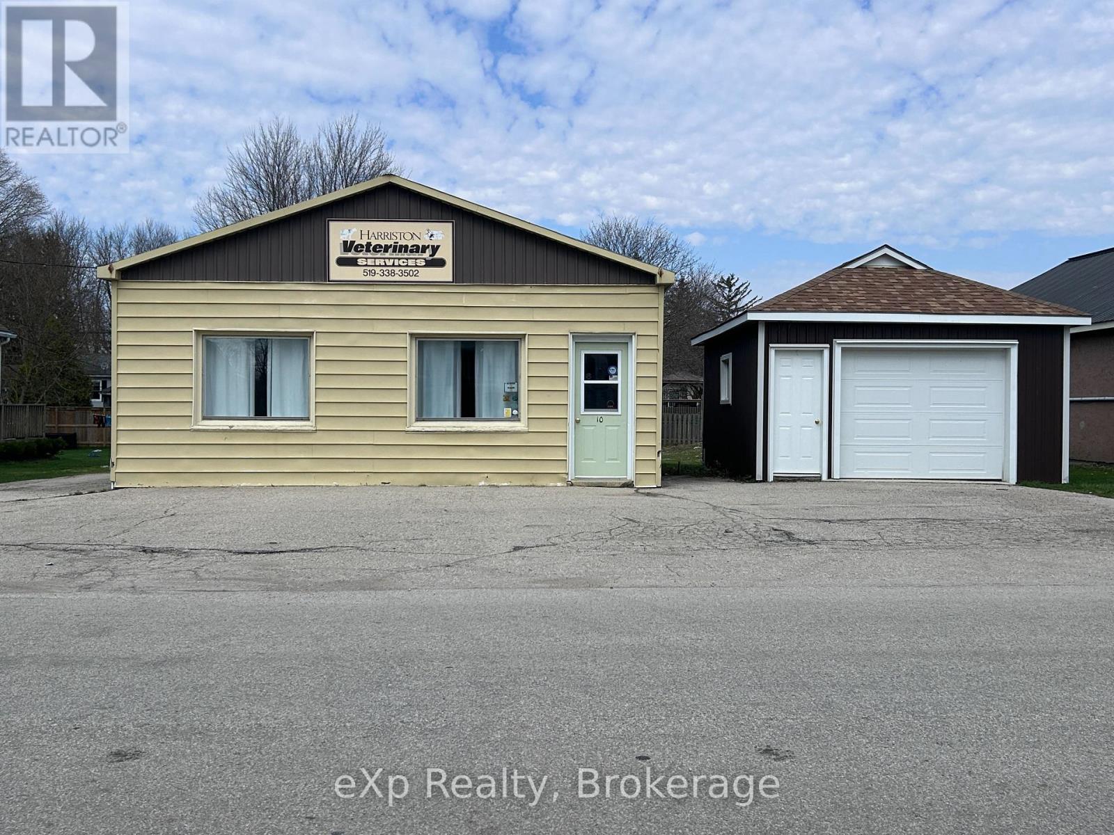 10 QUEEN STREET N, Minto, Ontario