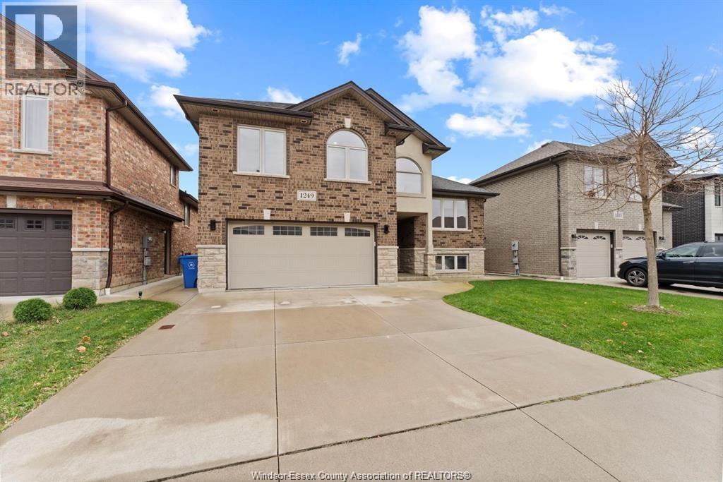 1249 CANCUN, Windsor, Ontario