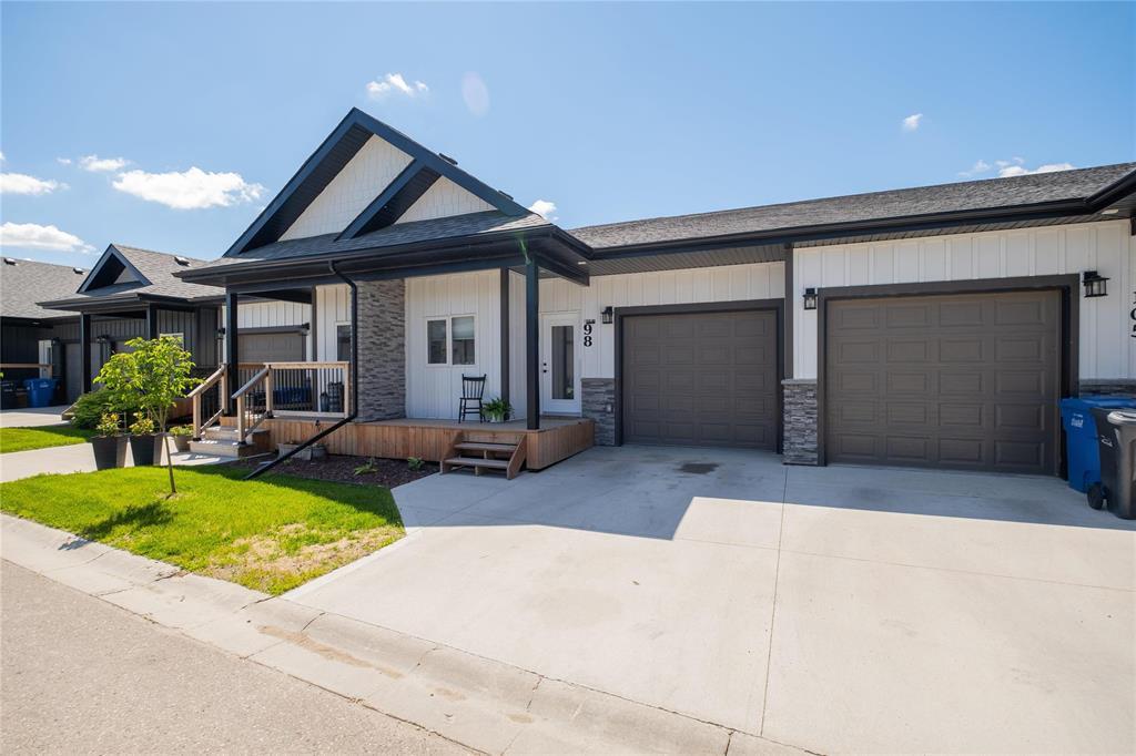 98 Prairie Crossings Court, Niverville, Manitoba  R0A 0A1 - Photo 0 - 202608569