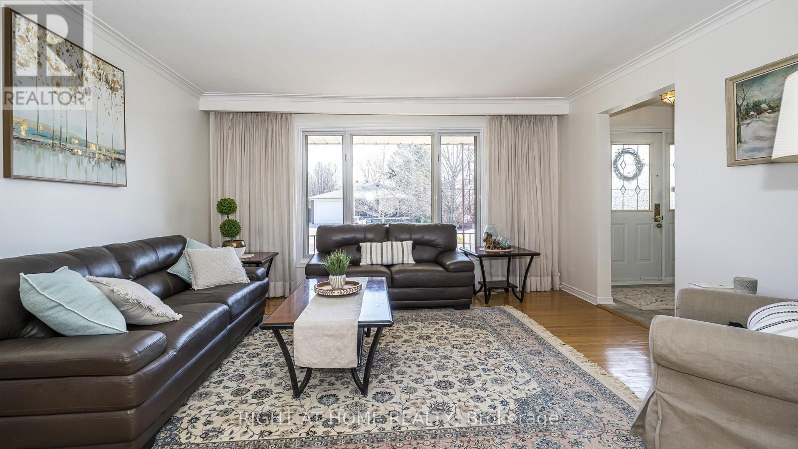 8 Mira Road, Markham (Thornhill), Ontario  L3T 2H6 - Photo 11 - N13053098