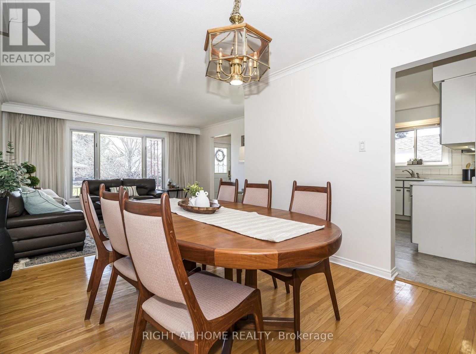 8 Mira Road, Markham (Thornhill), Ontario  L3T 2H6 - Photo 17 - N13053098