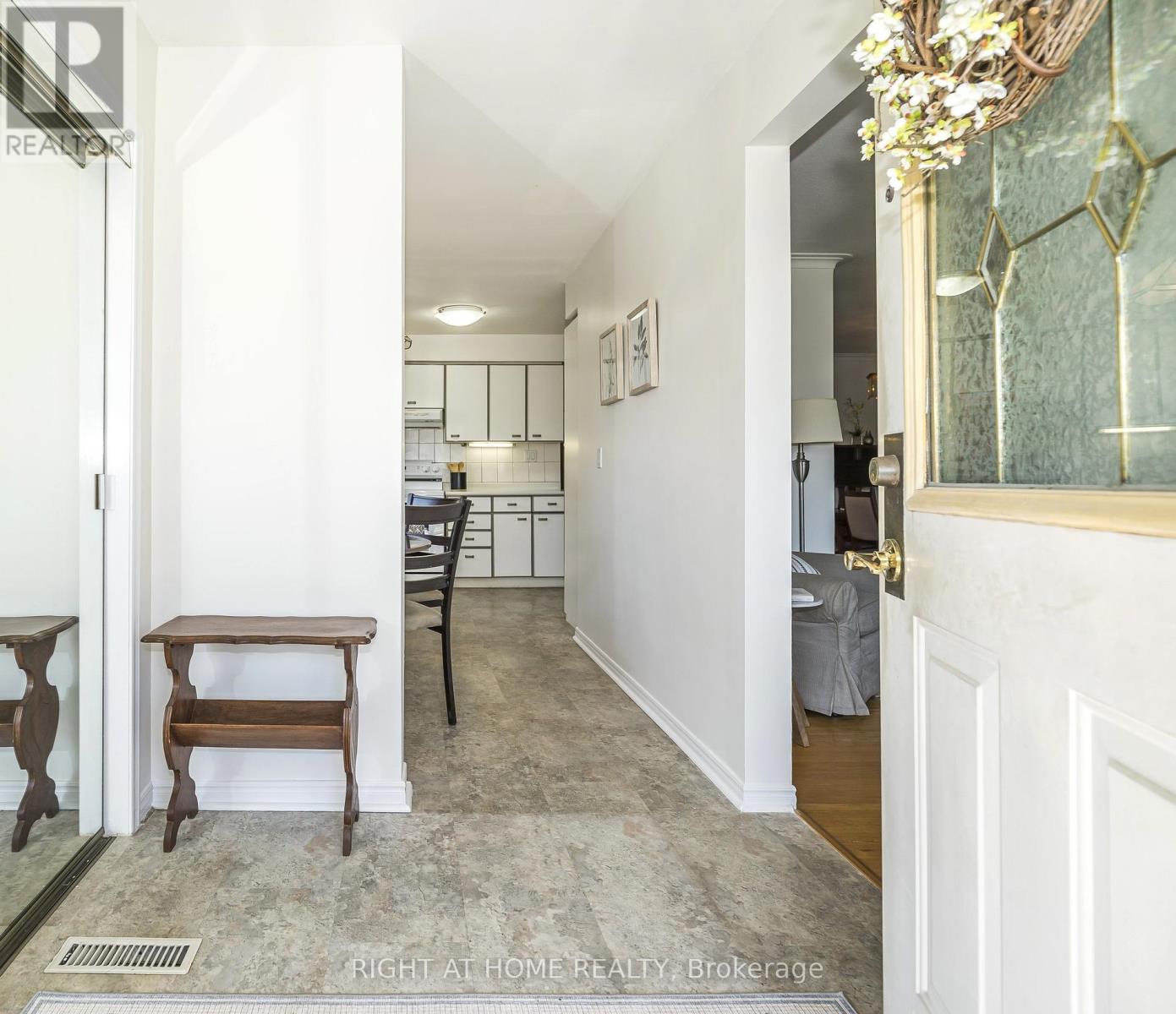 8 Mira Road, Markham (Thornhill), Ontario  L3T 2H6 - Photo 6 - N13053098