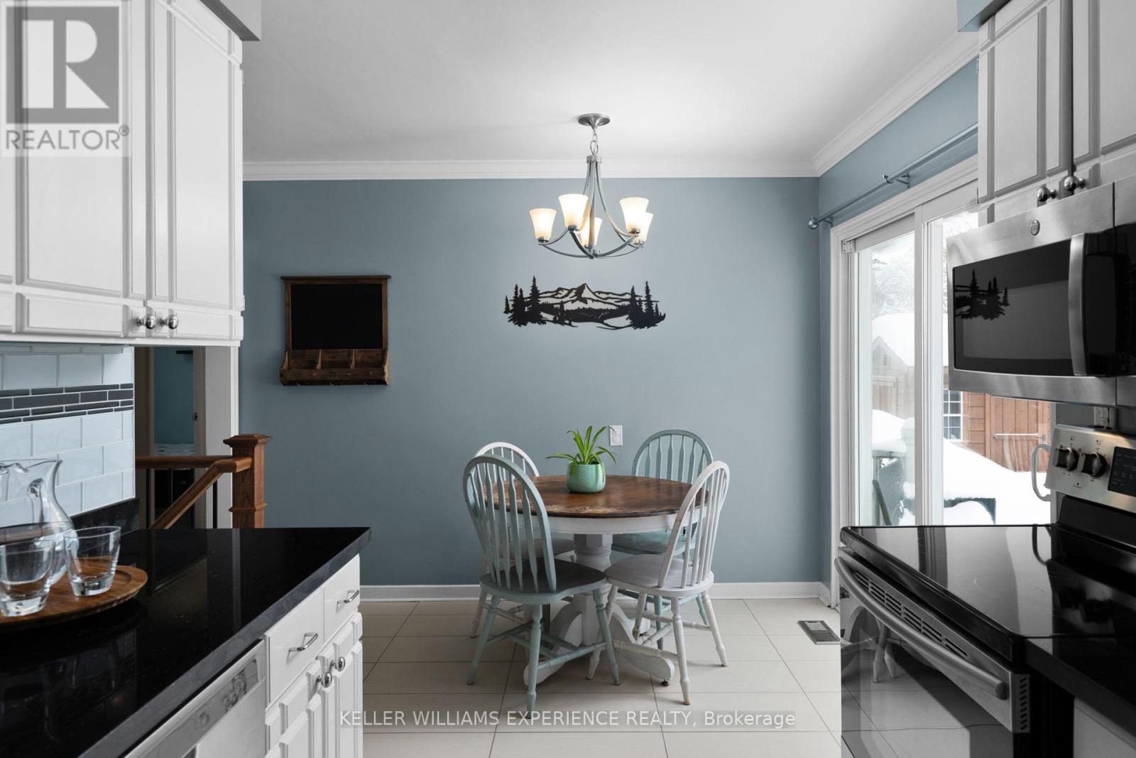 27 Ottaway Avenue, Barrie (Wellington), Ontario  L4M 2W6 - Photo 6 - S13053100