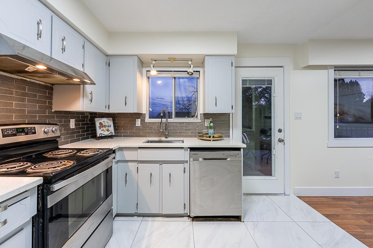 26490 28b Avenue, Langley, British Columbia  V4W 3B1 - Photo 4 - R3116110