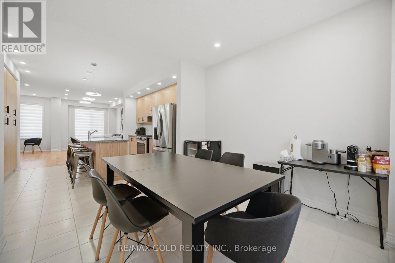 13 Lavinia Road, Brampton, Ontario  L6P 4N7 - Photo 4 - W13053126