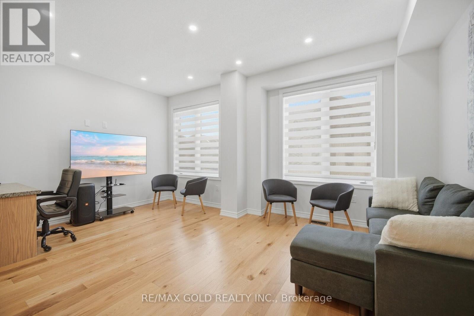 13 Lavinia Road, Brampton, Ontario  L6P 4N7 - Photo 9 - W13053126