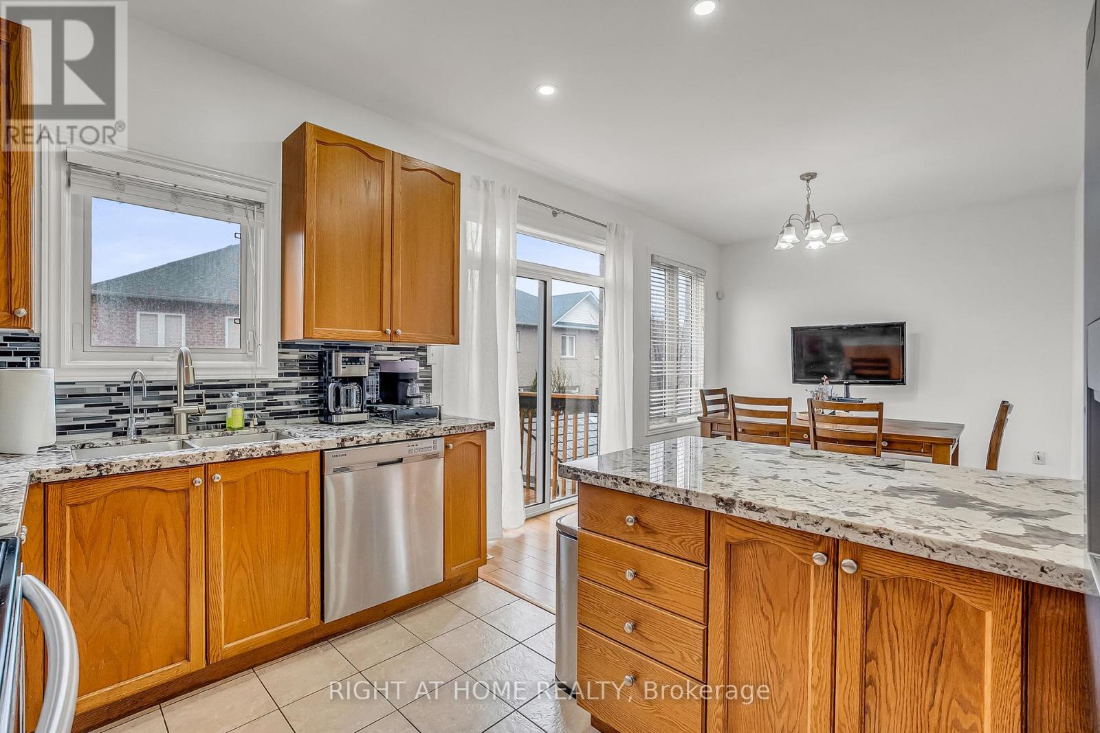 11 Tobermory Crescent, Brampton, Ontario  L6V 4T6 - Photo 10 - W13053172