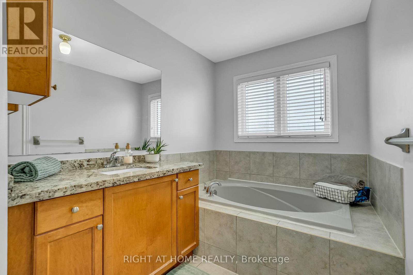 11 Tobermory Crescent, Brampton, Ontario  L6V 4T6 - Photo 22 - W13053172