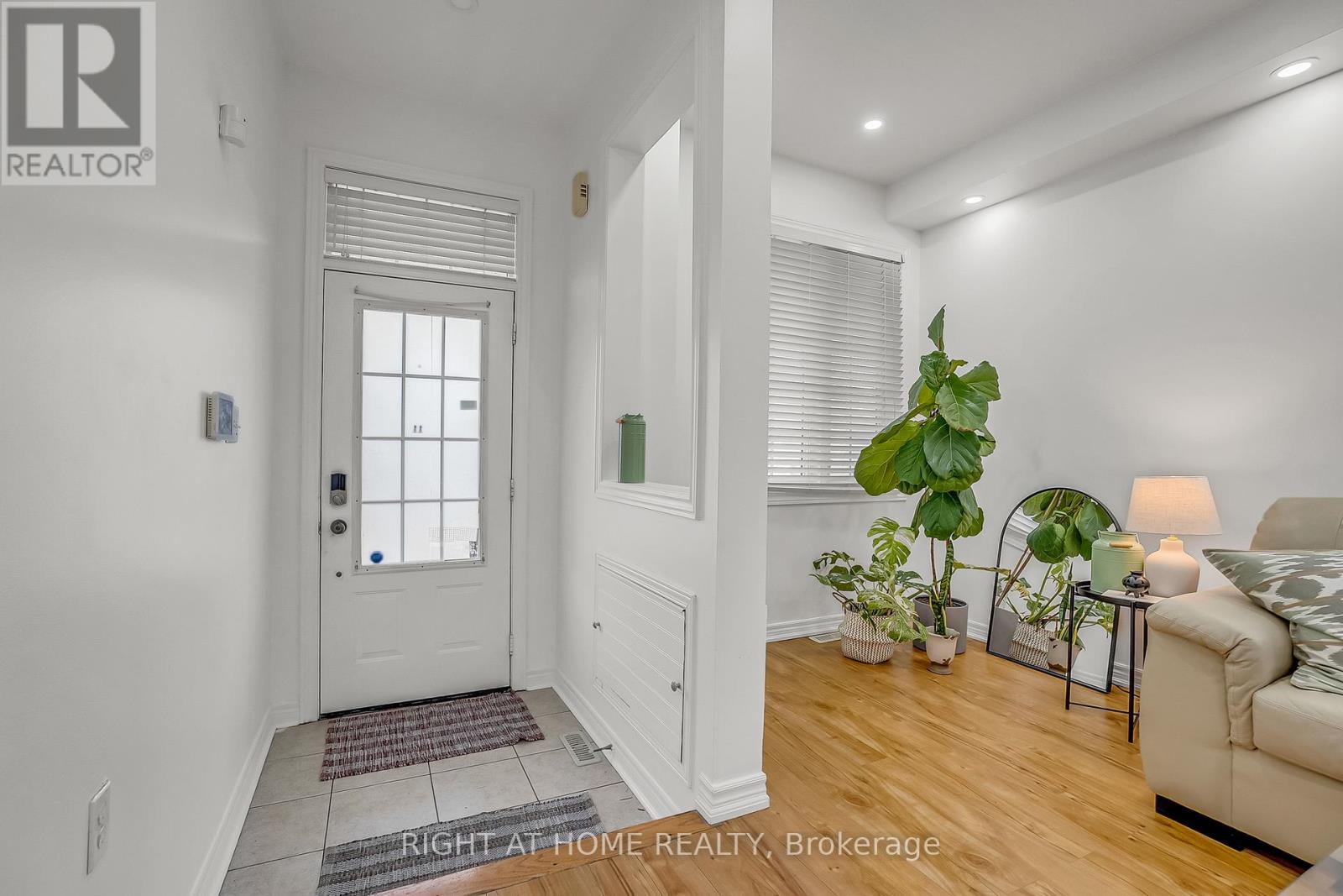 11 Tobermory Crescent, Brampton, Ontario  L6V 4T6 - Photo 4 - W13053172