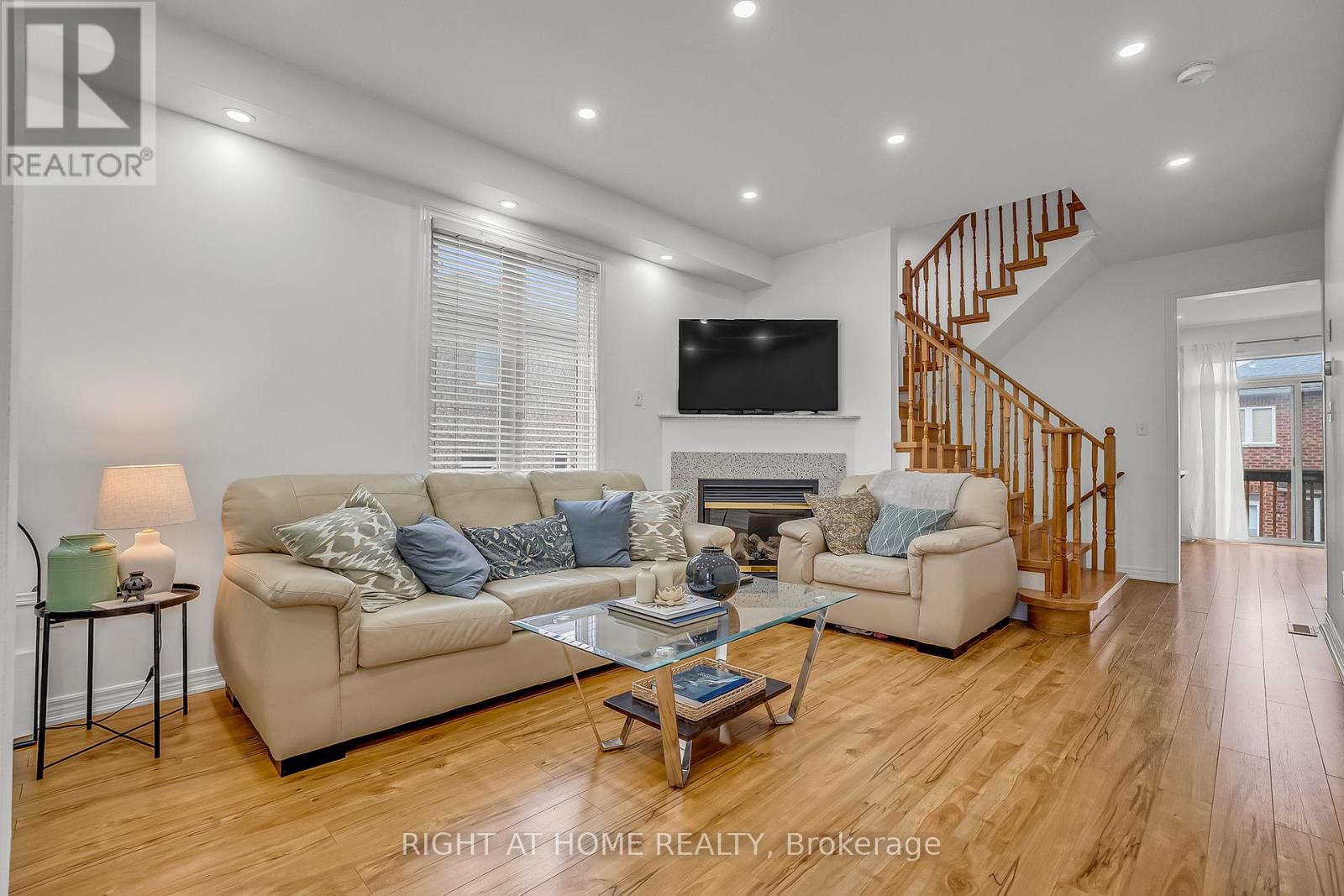 11 Tobermory Crescent, Brampton, Ontario  L6V 4T6 - Photo 5 - W13053172