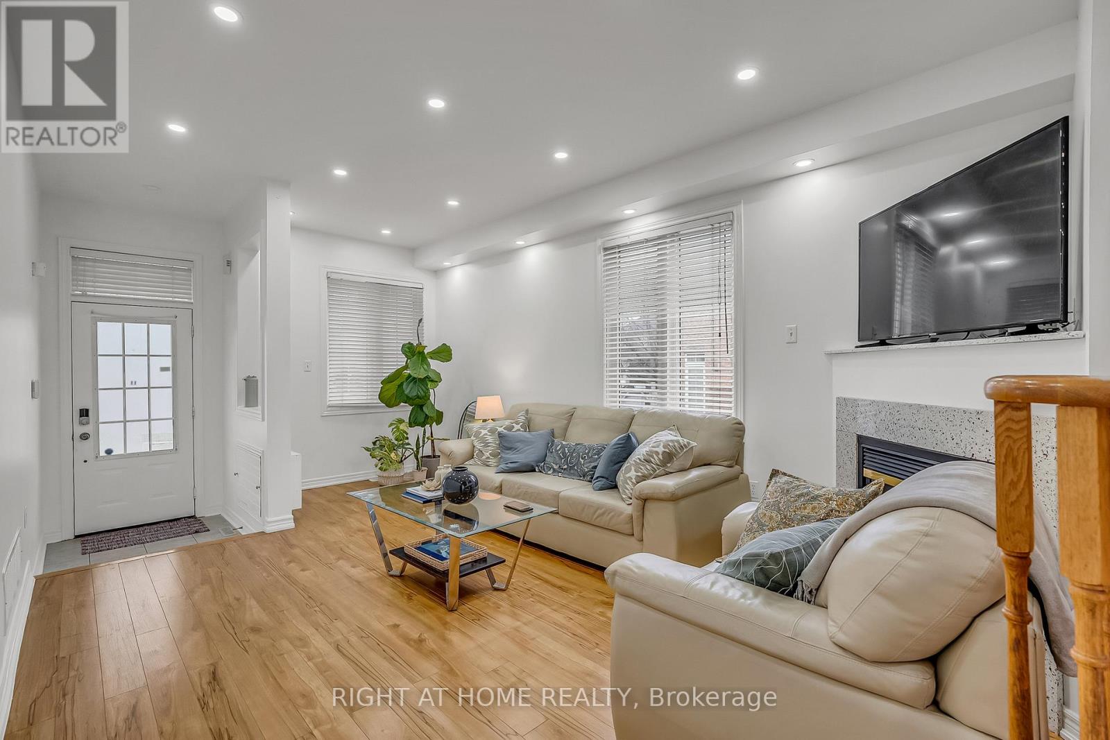 11 Tobermory Crescent, Brampton, Ontario  L6V 4T6 - Photo 6 - W13053172