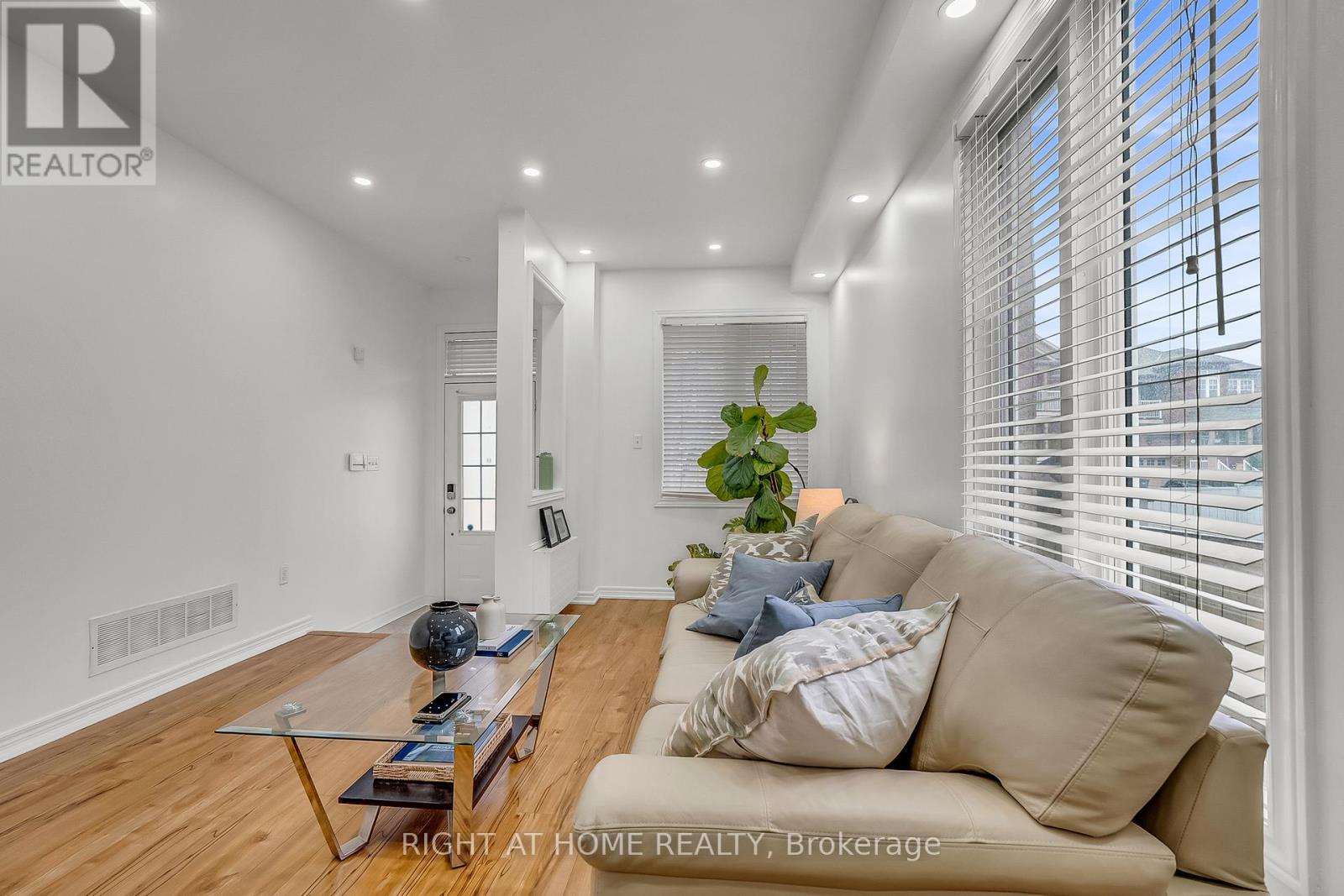 11 Tobermory Crescent, Brampton, Ontario  L6V 4T6 - Photo 7 - W13053172