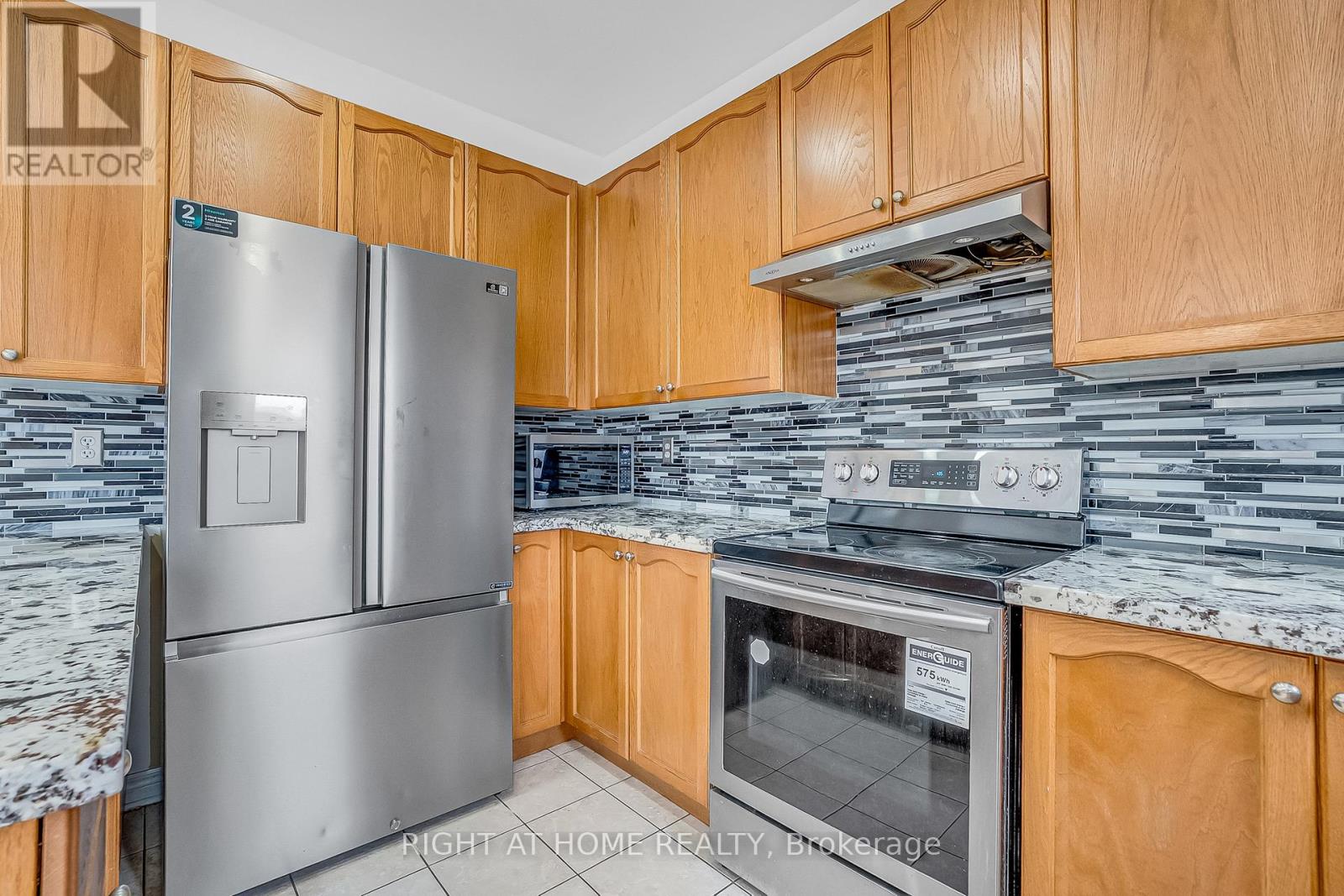 11 Tobermory Crescent, Brampton, Ontario  L6V 4T6 - Photo 9 - W13053172