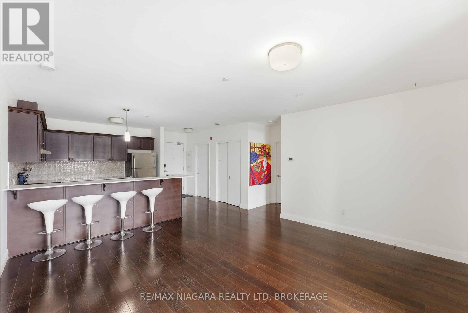 404 - 26 Wellington Street, St. Catharines, Ontario  L2R 5P8 - Photo 7 - X12929028