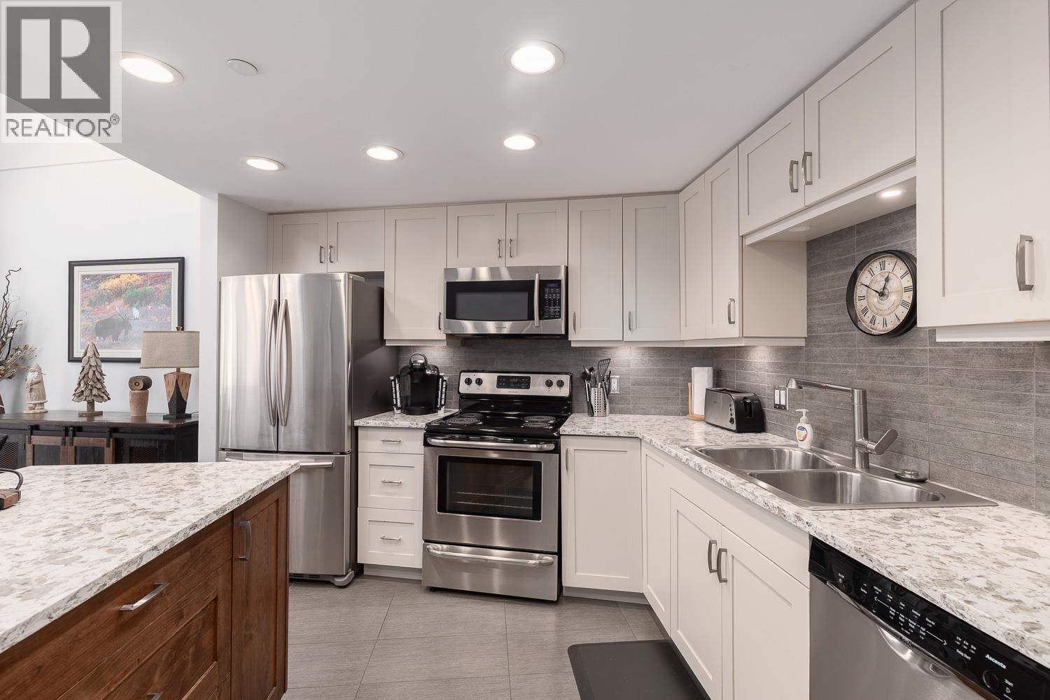 325 3309 Ptarmigan Place, Whistler, British Columbia  V8E 0V6 - Photo 3 - R3097143